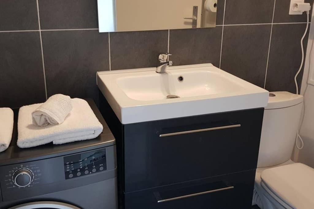 Beau studio rénové 30m2 balcon vue Paris+parking Apartment Bagian luar foto