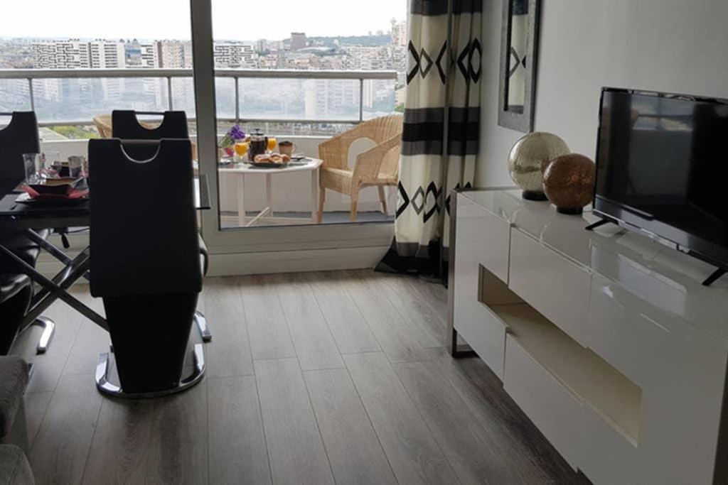 Beau studio rénové 30m2 balcon vue Paris+parking Apartment Bagian luar foto